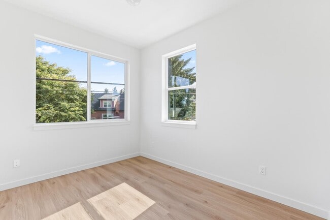 Building Photo - 787 NE Bryant St