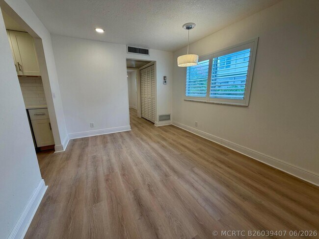 Building Photo - 207 Tuscany Ln