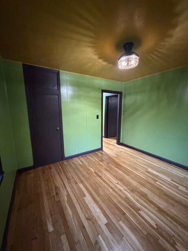 Building Photo - 2704 44th Ave