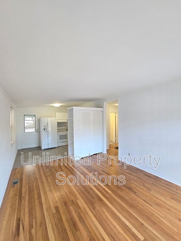 Building Photo - 2418 Monroe St