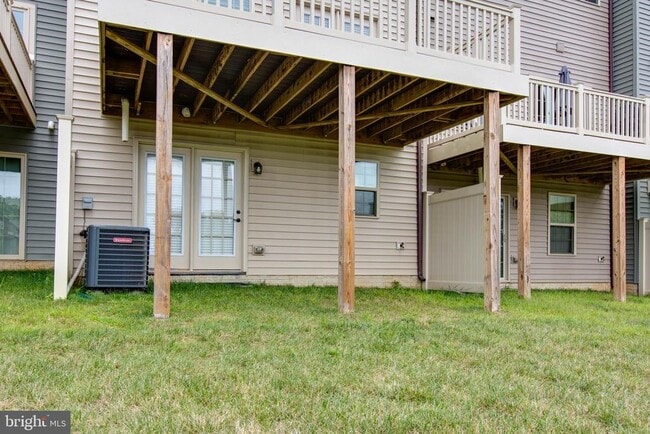 Building Photo - 7912 N Gladden Farm Way