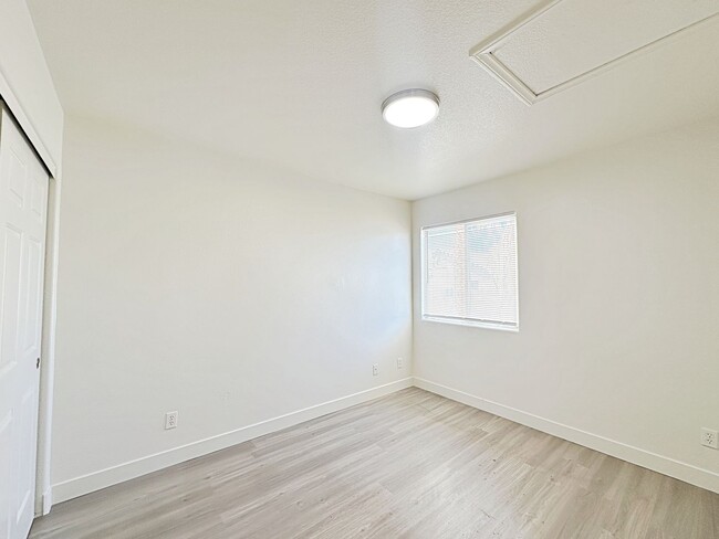 Building Photo - 4 BEDROOM WITH LOFT IN CUL DE SAC IN LONE MOUNTAIN