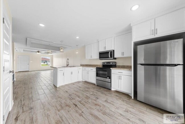 Building Photo - 19 Seminole Ln