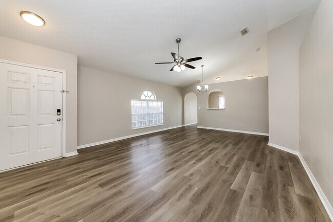 Building Photo - 1023 Brenton Leaf Dr