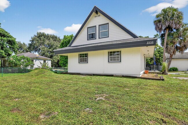 Building Photo - 3532 Coconut Rd
