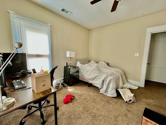 Building Photo - **PRE-LEASING FOR 2026–2027 SCHOOL YEAR!**