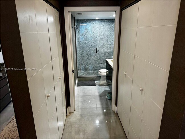 Building Photo - 19555 E Country Club Dr