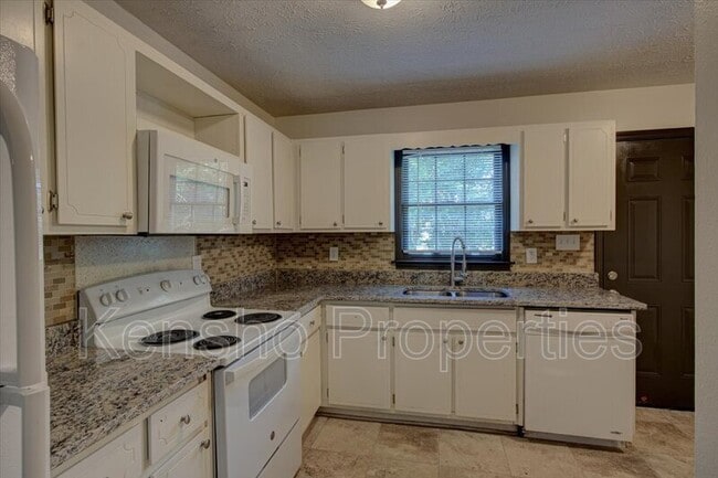 Building Photo - 157 Hooten St