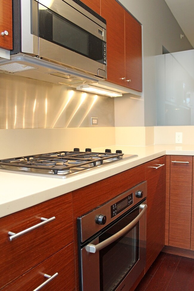 Building Photo - 3601 S River Pkwy