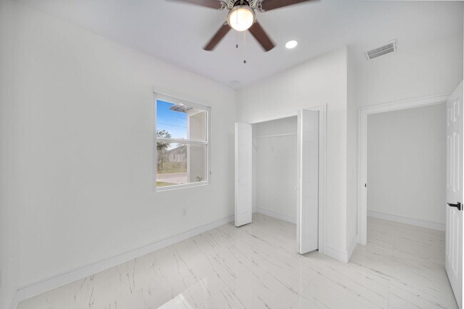 Building Photo - 125 Pennfield St