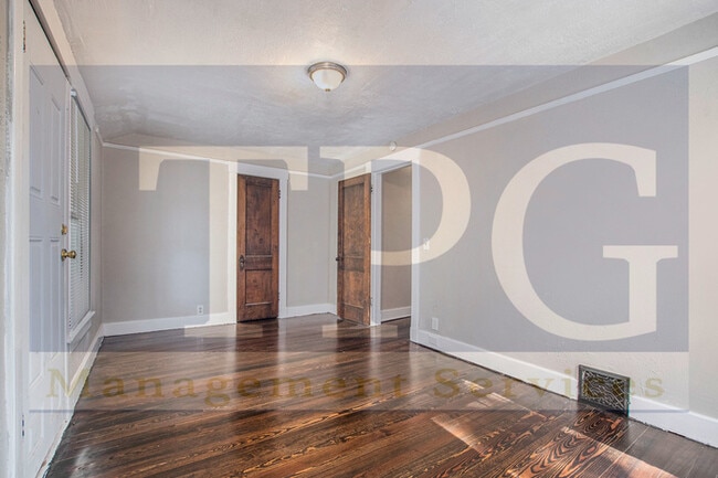 Building Photo - Renovated Home Nearby to KCMO Plaza