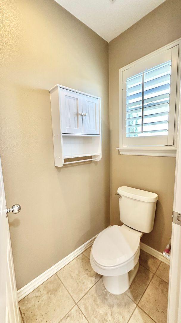 Building Photo - Wonderful Executive Style Two-Story Home i...