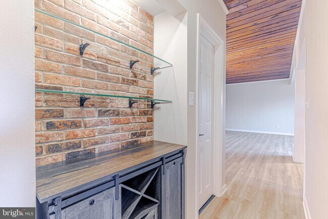 Building Photo - 53 Skyhill Rd