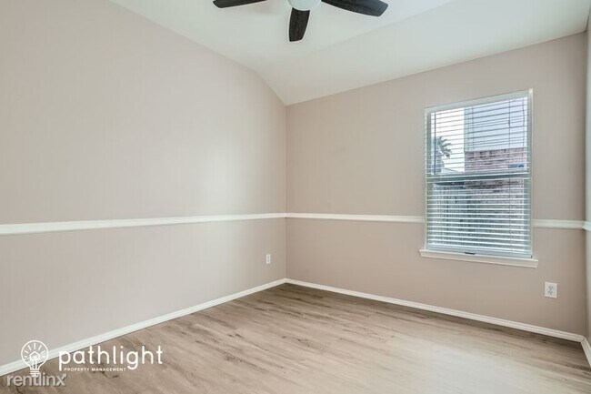 Building Photo - 3 br, 2 bath House - 6204 Hubbell Dr UNIT