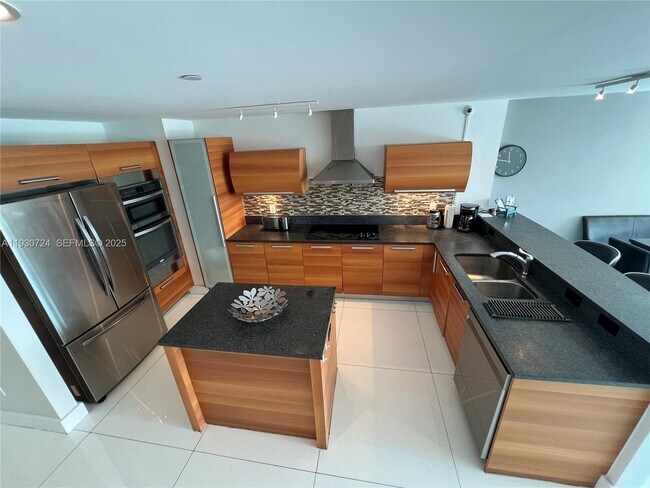 Building Photo - 2950 NE 188th St