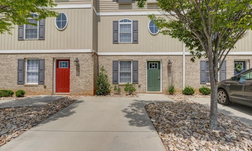 Building Photo - 27 Gloucester Dr