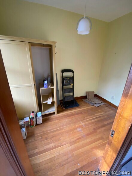 Building Photo - 849 Beacon St