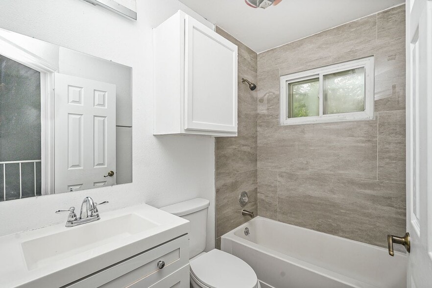 Building Photo - 12215 Stoney Crossing