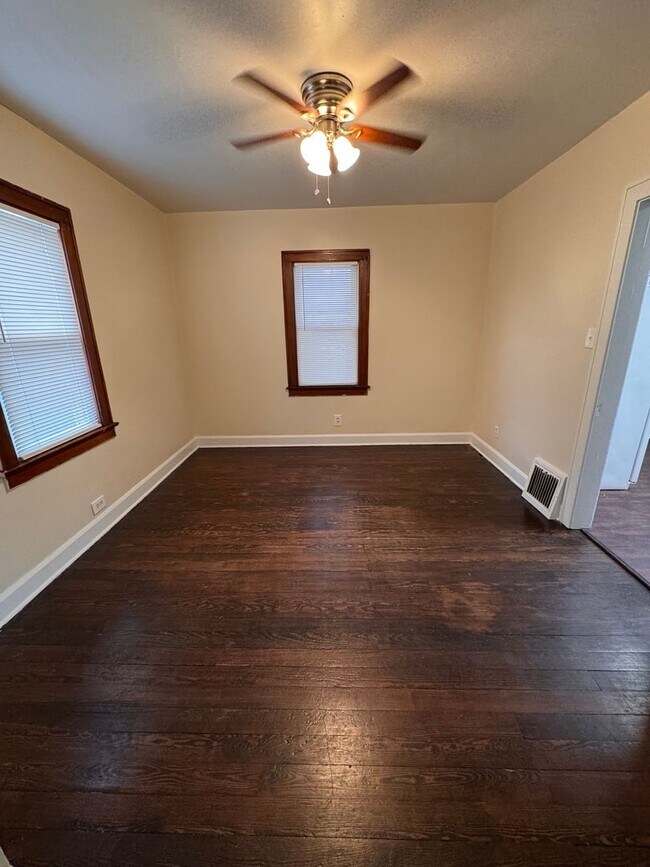 Building Photo - 1324 Salt Springs Rd