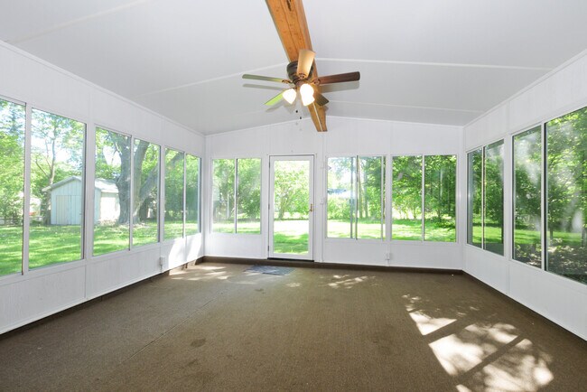 Building Photo - 433 Hackberry Rd