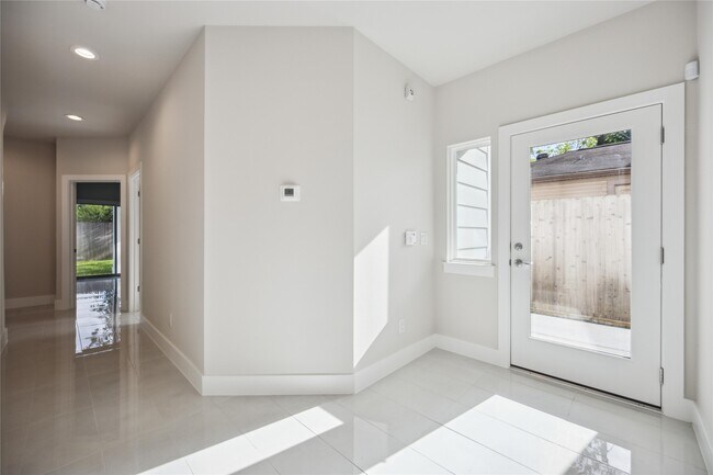 Building Photo - 5314 Suez St