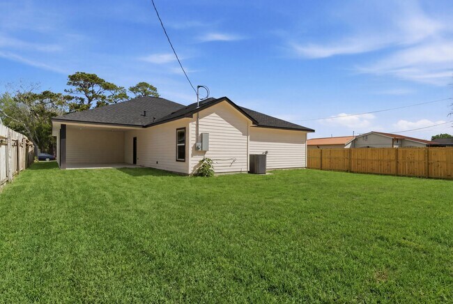 Building Photo - 7040 Kinney St