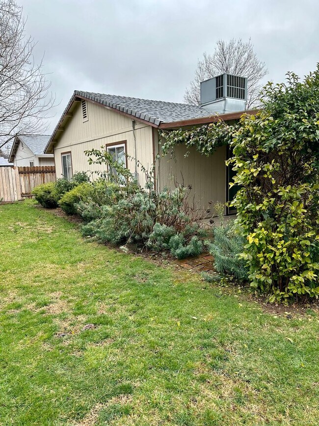 Building Photo - Beautifully maintained home located in a desirable Anderson neighborhood