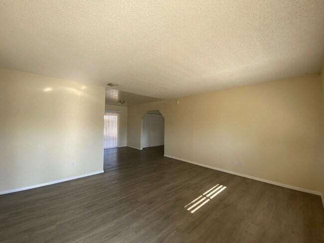 Building Photo - Cozy Grand Terrace Home