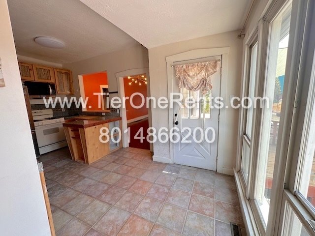 Building Photo - This property offers a NO DEPOSIT option available for qualified renters!