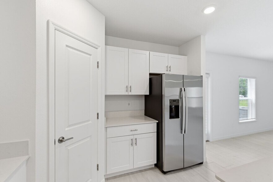 Building Photo - 9947 Allendale St