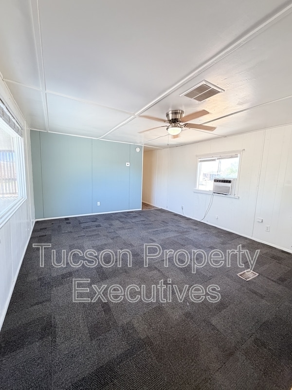 Building Photo - 4580 E Rex St