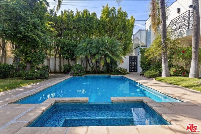 Building Photo - 605 N Hillcrest Rd