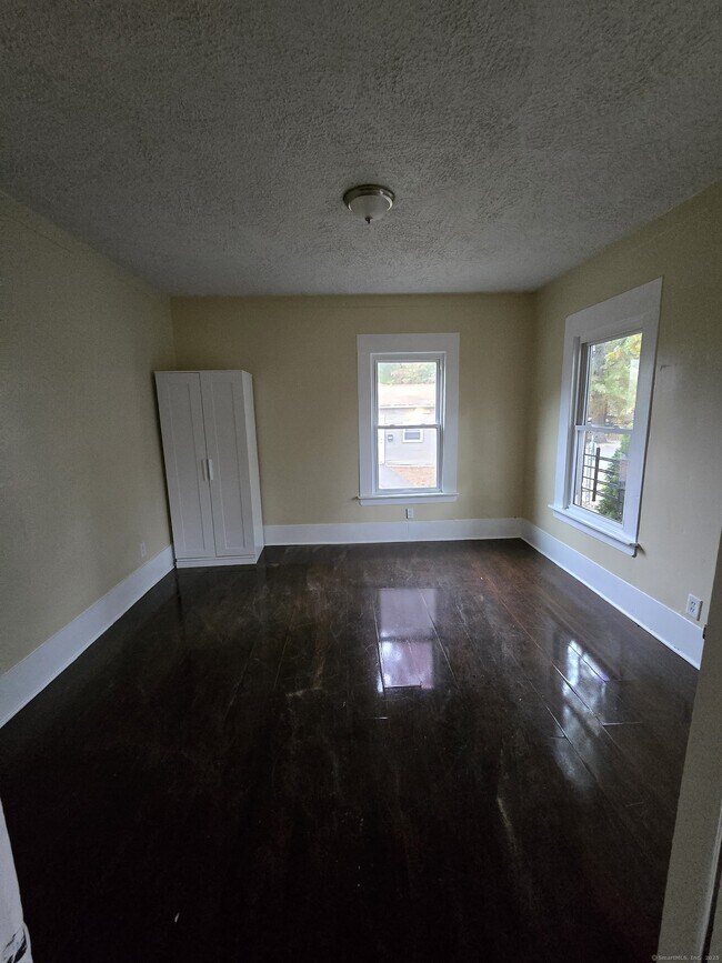 Building Photo - 114 Hurlburt St