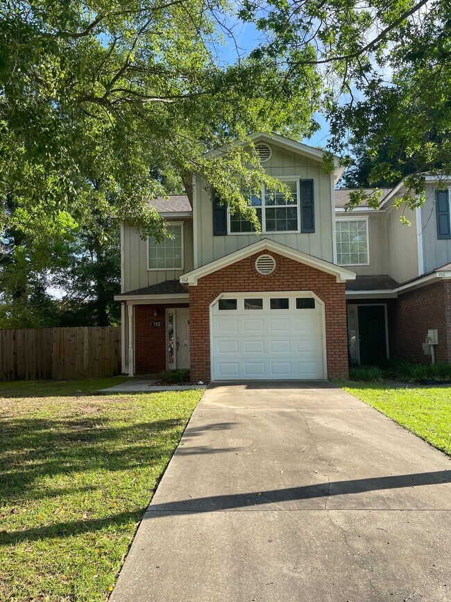 Primary Photo - 112 Candle Brook Dr