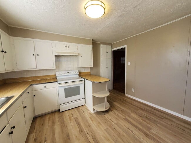 Building Photo - 310 S Crook