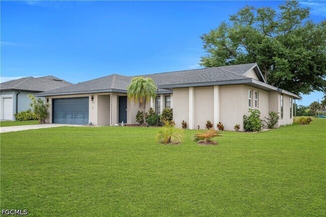 Building Photo - 299 Rotonda Cir