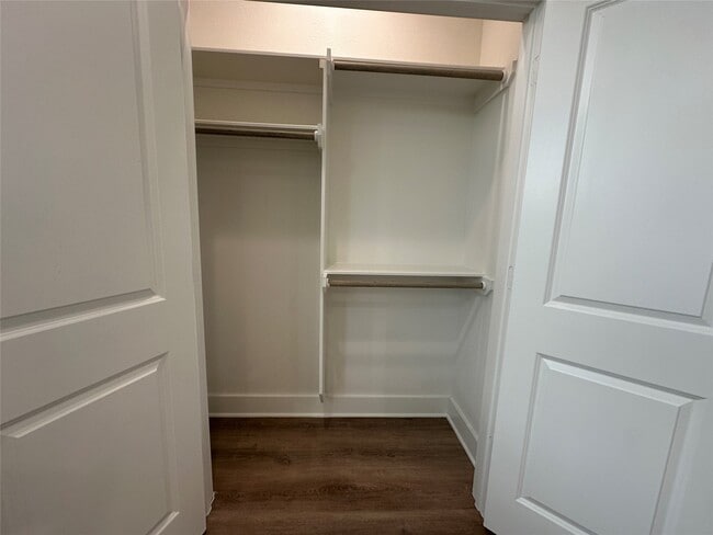Building Photo - 2828 Versailles Oak Ln
