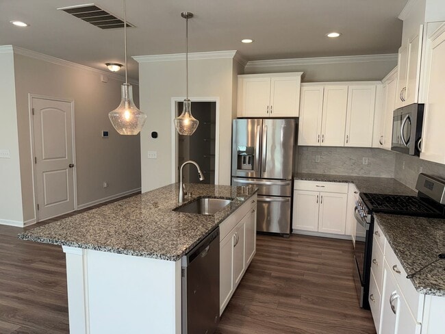 Building Photo - 17401 Carolina Hickory Dr