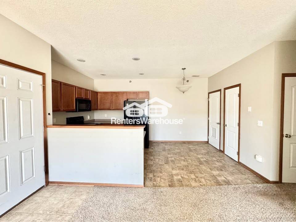 Building Photo - 1624 NW Prairie Lakes Dr