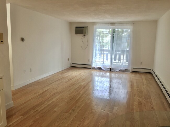 Building Photo - 99 Pleasant St