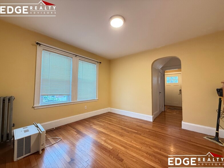 Building Photo - 9 Brooksdale Rd