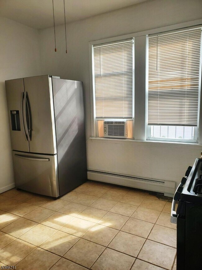 Building Photo - 35 Alaska St