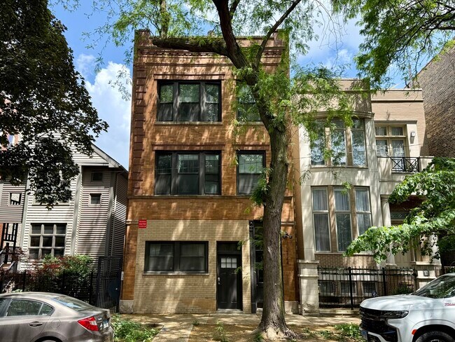 Primary Photo - 2144 W Potomac Ave
