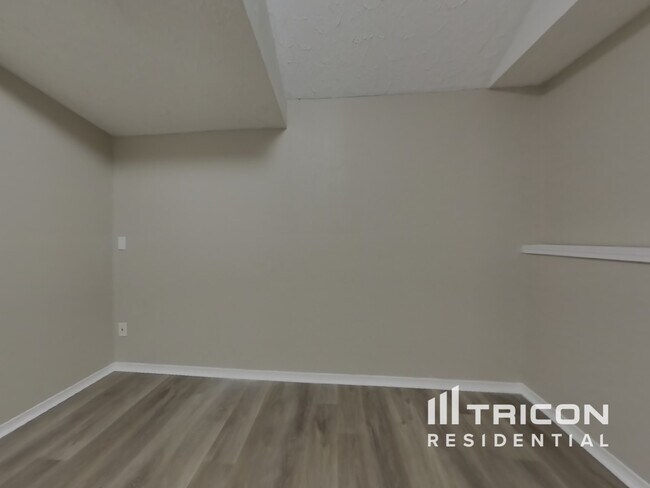 Building Photo - 581 Meadow Spring Dr