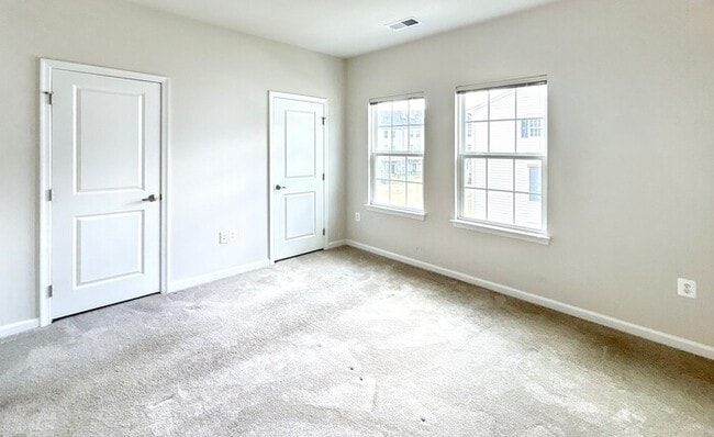 Building Photo - 502 River Crest Way