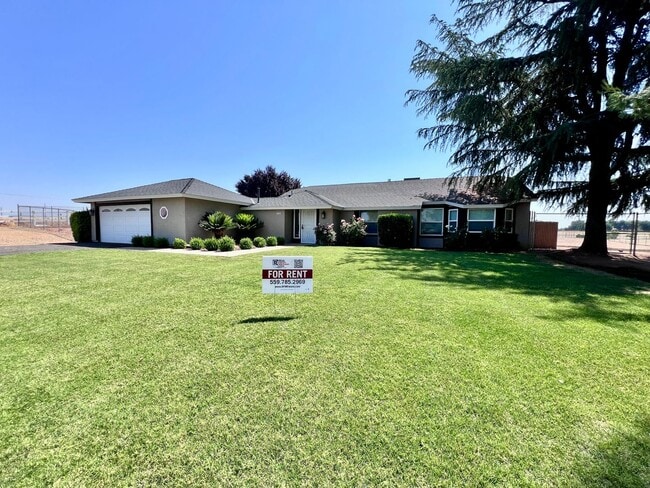 Building Photo - $2,850 Shaw & Academy 4 Bedroom / 2 Bathro...