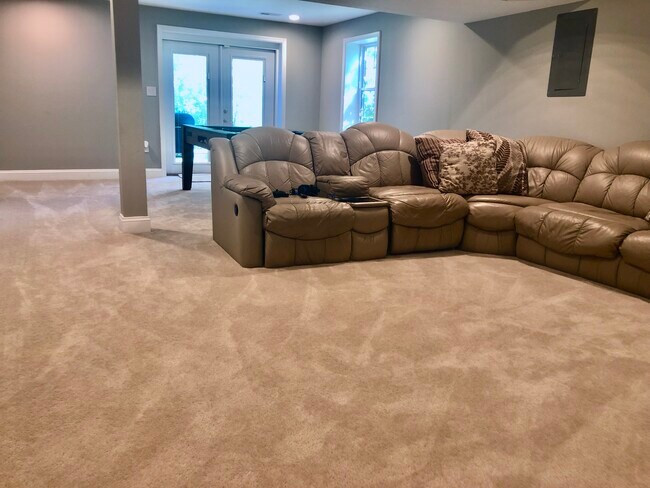 Walk-out basement recreation room - 120 Connemara Dr