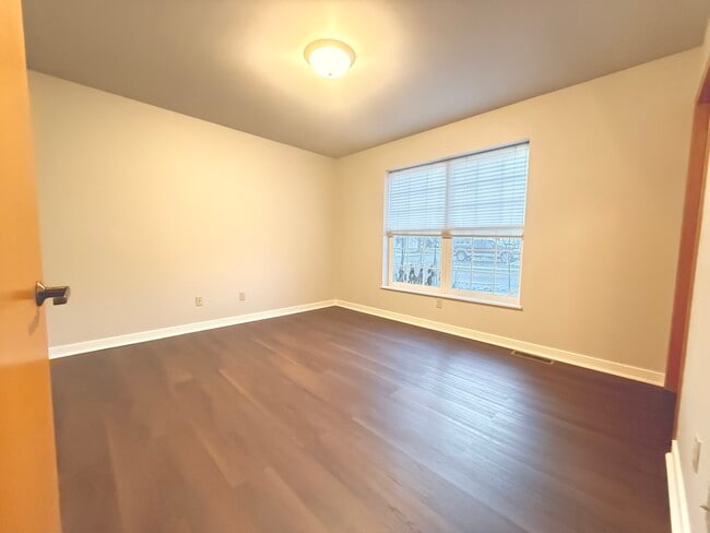 Building Photo - 126 Thomson Ln