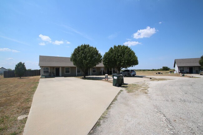 Building Photo - 417 N Blue Jay Ct
