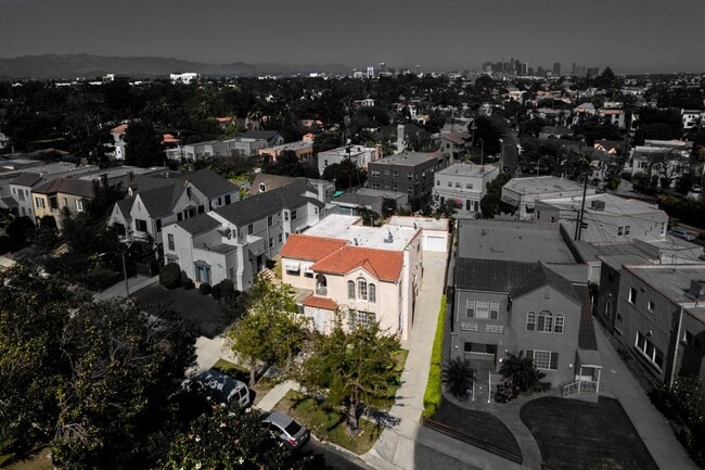 Building Photo - 1038 S Citrus Ave